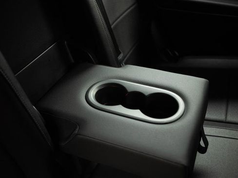 Used 2019 Volkswagen Tiguan SE image 17