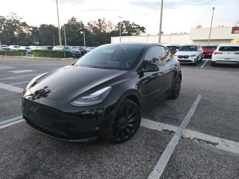 Used 2022 Tesla Model Y Performance image 3