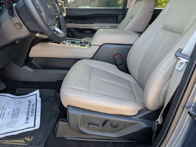 Used 2023 Ford Expedition XLT RWD image 13