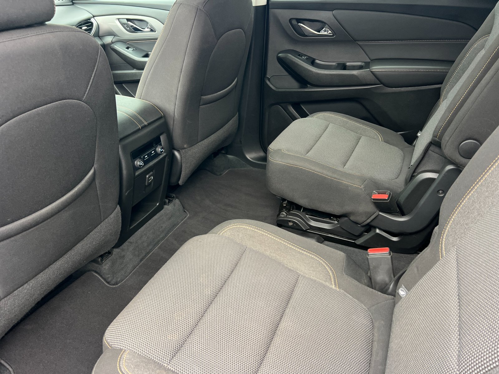 Used 2021 Chevrolet Traverse LT FWD image 12