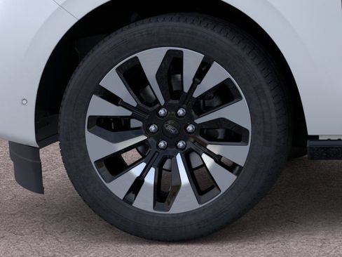 New 2025 Ford Expedition Platinum w/ Platinum Ultimate Package AWD/4WD image 19