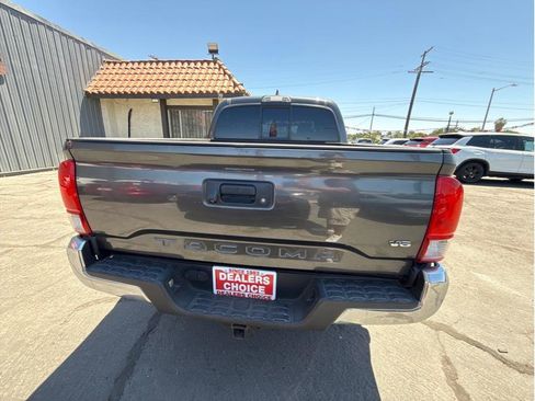 Used 2016 Toyota Tacoma TRD Off-Road w/ Towing Package AWD/4WD image 9