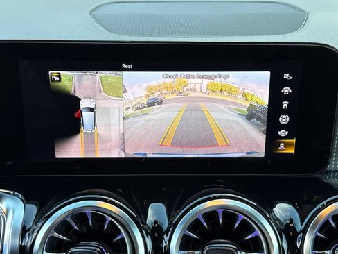 Used 2022 Mercedes-Benz GLB 250 image 34