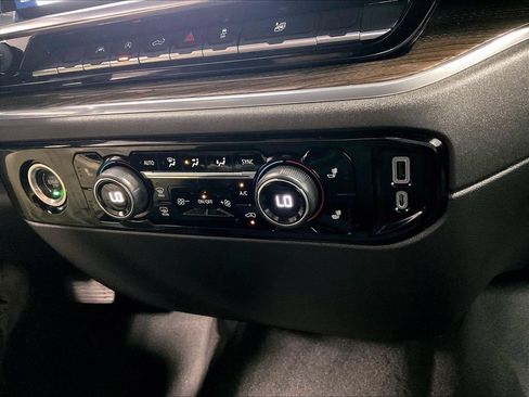 Used 2023 Chevrolet Silverado 1500 LT AWD/4WD image 26