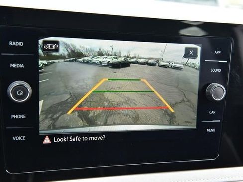 Used 2025 Volkswagen Taos SE AWD/4WD image 12