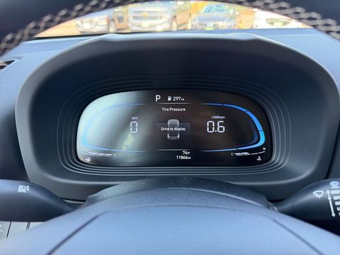 Used 2025 Hyundai Venue Limited FWD image 14