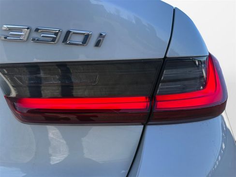 Used 2025 BMW 330i xDrive Sedan w/ Convenience Package image 21