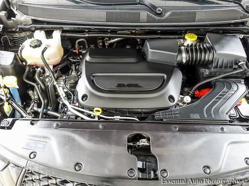 Used 2025 Chrysler Pacifica Limited image 26