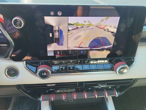 Used 2024 GMC Canyon AT4X AWD/4WD image 32