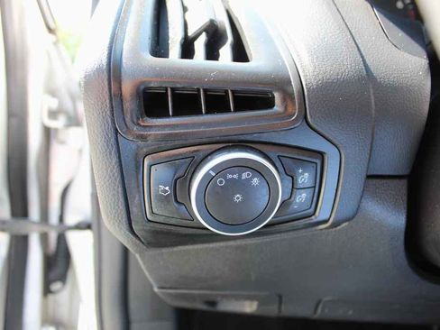 Used 2018 Ford Focus SE image 15