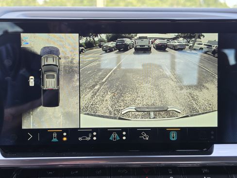 Used 2022 Chevrolet Silverado 1500 High Country AWD/4WD image 29