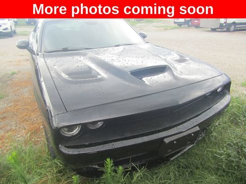 Used 2018 Dodge Challenger R/T RWD image 8