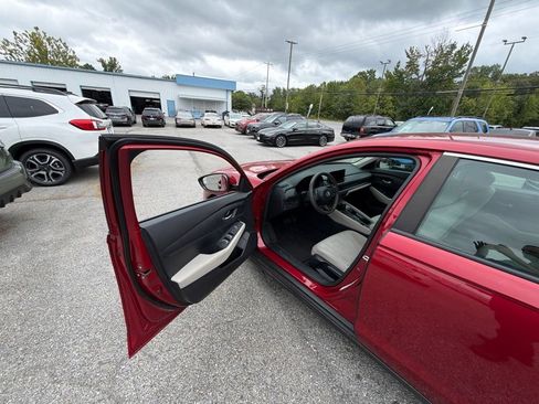 Used 2023 Honda Accord LX image 13