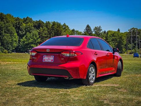Used 2020 Toyota Corolla LE FWD image 3