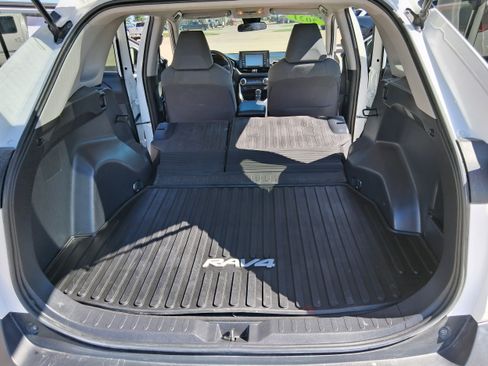 Used 2021 Toyota RAV4 XLE AWD/4WD image 9