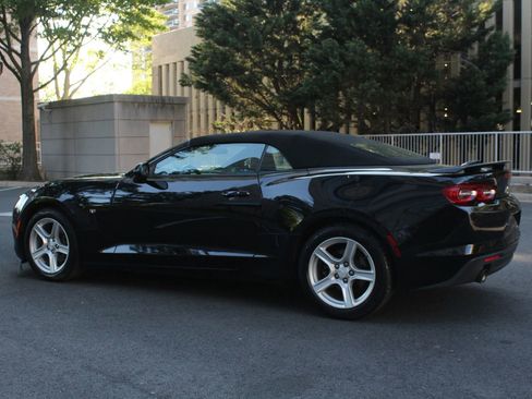 Used 2021 Chevrolet Camaro LT w/ Technology Package image 9