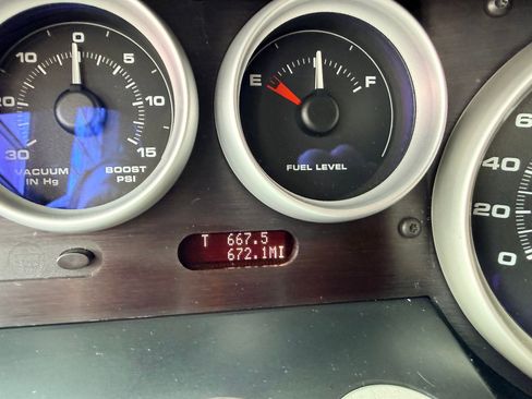 Used 2005 Ford GT RWD image 23