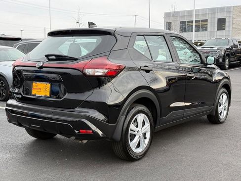 Used 2025 Nissan Kicks Play S image 3