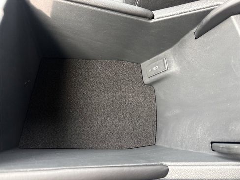 New 2026 Volkswagen Atlas SE image 40