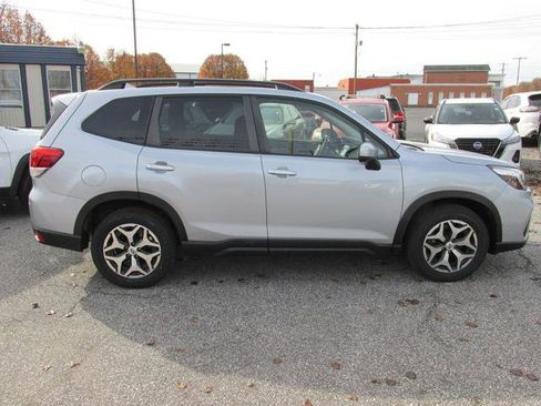 Used 2021 Subaru Forester Premium image 4
