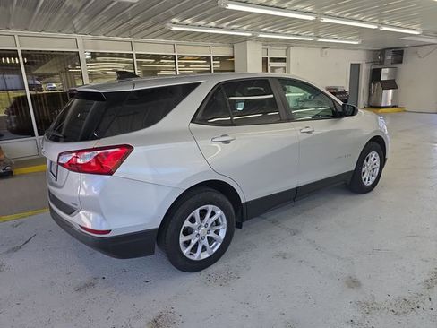 Used 2021 Chevrolet Equinox LS w/ LS Convenience Package image 6