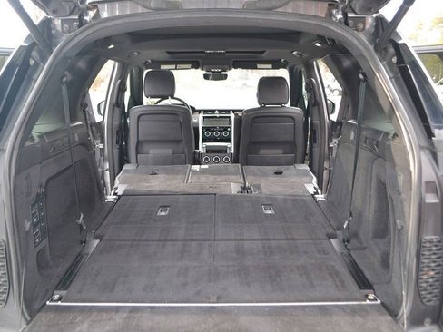 Used 2017 Land Rover Discovery HSE AWD/4WD image 13
