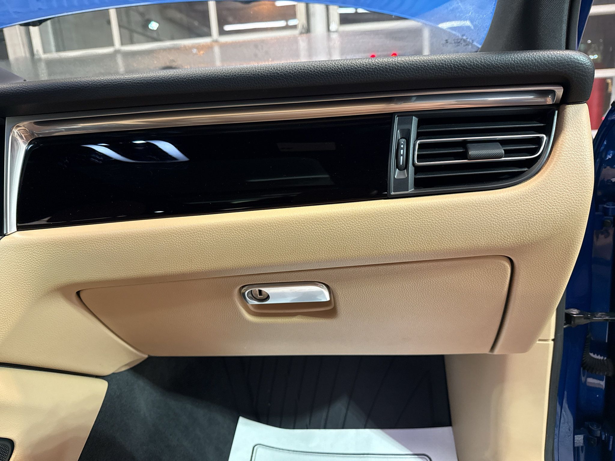 Used 2020 Porsche Macan AWD/4WD image 25
