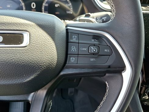 Used 2023 Jeep Grand Cherokee L Laredo AWD/4WD image 10