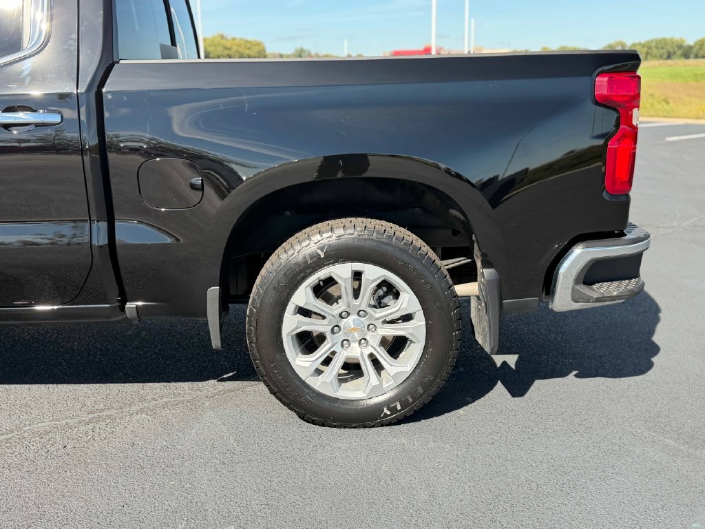 Used 2025 Chevrolet Silverado 1500 LTZ w/ LTZ Premium Package AWD/4WD image 13