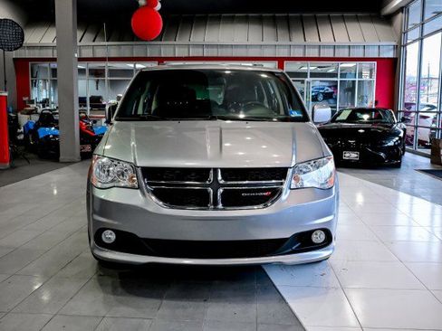 Used 2019 Dodge Grand Caravan SXT w/ Rear Park Assist Package image 2