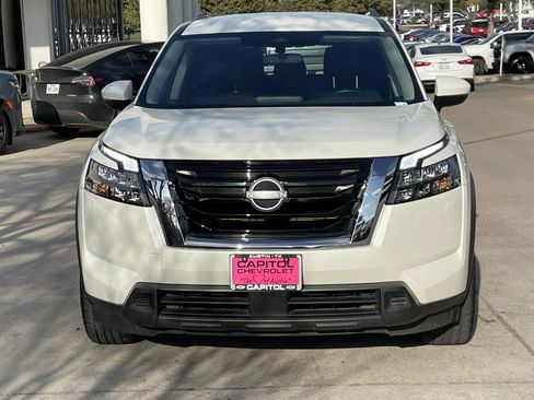 Used 2024 Nissan Pathfinder SV image 6