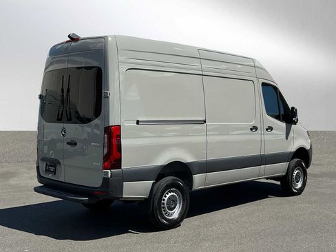 Used 2026 Mercedes-Benz Sprinter 2500 image 3