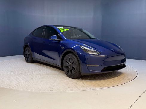 Used 2024 Tesla Model Y Long Range AWD/4WD image 7