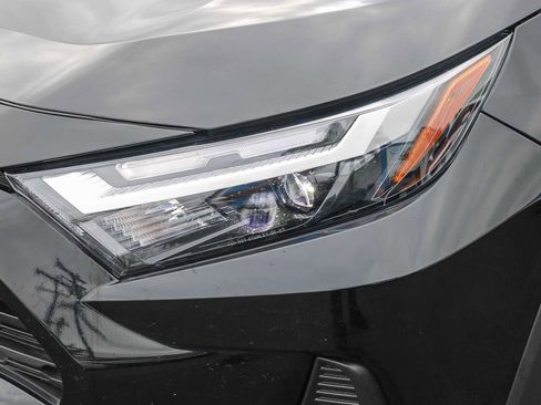 Used 2025 Toyota RAV4 XLE AWD/4WD image 5
