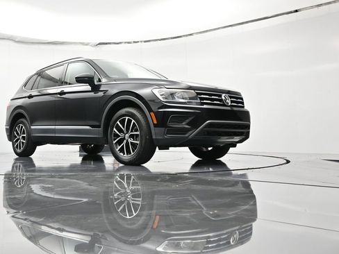 Used 2021 Volkswagen Tiguan SE image 39