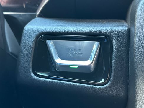 Used 2025 GMC Yukon Denali image 22