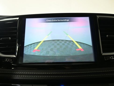 Used 2023 Chrysler Pacifica Limited FWD image 31