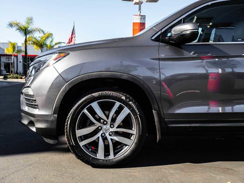 Used 2017 Honda Pilot Touring image 5