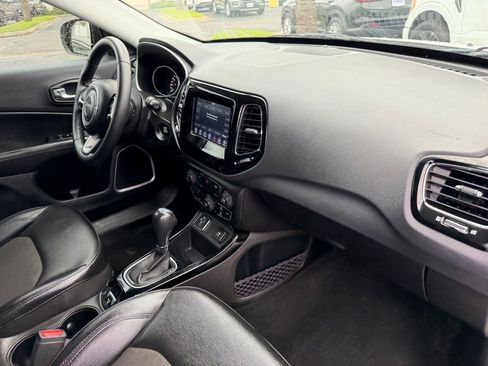 Used 2020 Jeep Compass Latitude image 23