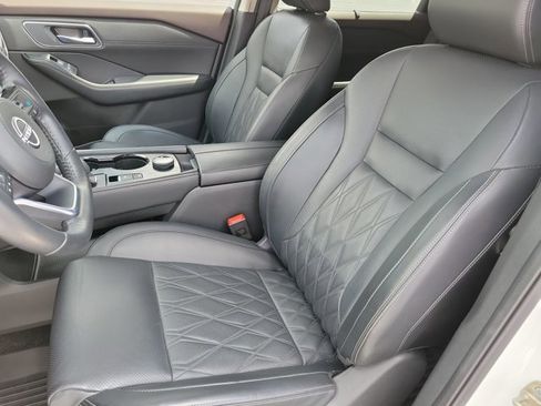 Used 2022 Nissan Rogue Platinum w/ Head-Up Display Package image 13