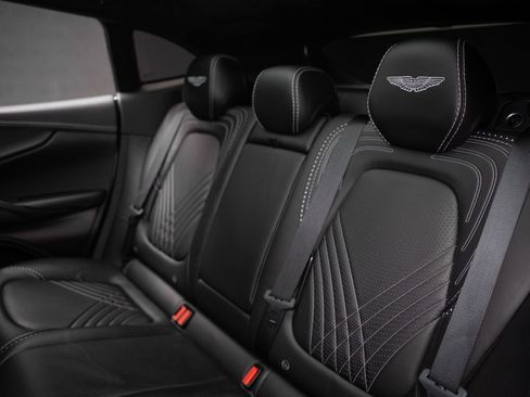 Used 2021 Aston Martin DBX AWD/4WD image 46