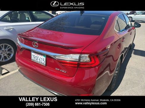 Used 2016 Lexus ES 350 w/ Navigation System Package image 4