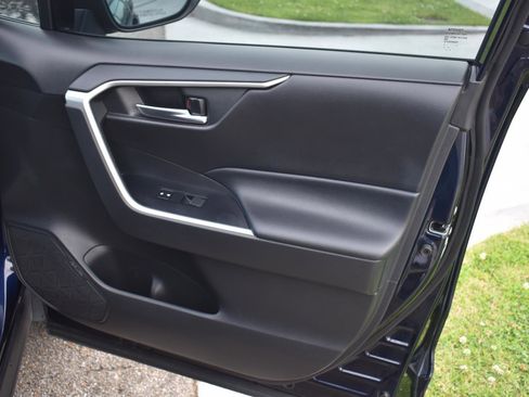 Used 2020 Toyota RAV4 XLE Premium FWD image 63