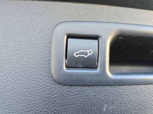 Used 2023 Toyota Highlander XLE image 19