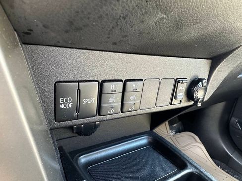 Used 2014 Toyota RAV4 Limited AWD/4WD image 17