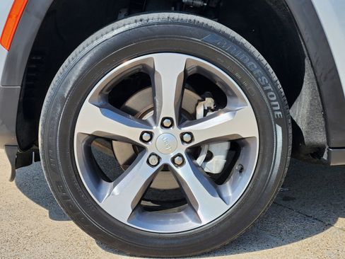 Used 2023 Jeep Grand Cherokee Limited AWD/4WD image 21