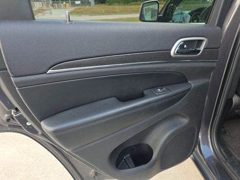 Used 2018 Jeep Grand Cherokee Limited image 27