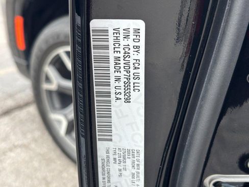 Used 2023 Jeep Wagoneer Series III w/ Preferred Equipment Group image 29