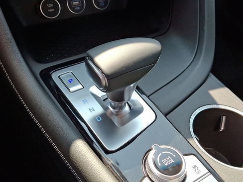 Used 2025 Genesis G70 2.5T image 14