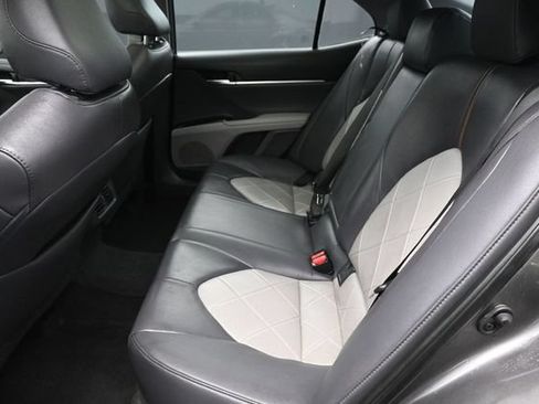 Used 2019 Toyota Camry XLE FWD image 12